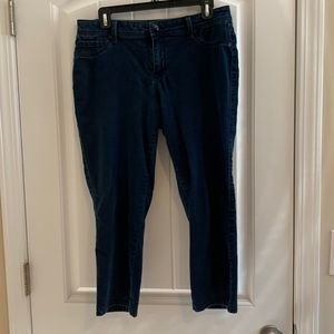 Roz & Ali, denim capri pants, size 12